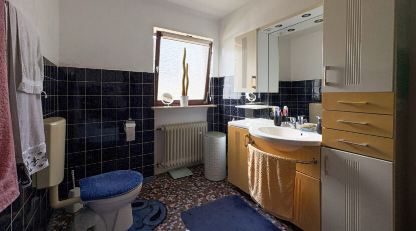 Badezimmer (EG)