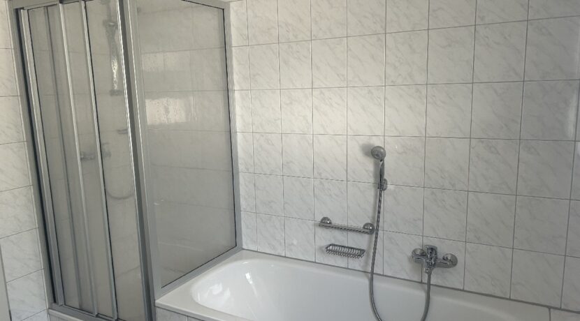 Dusche und Wanne