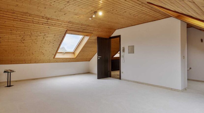 Schlafzimmer (DG)