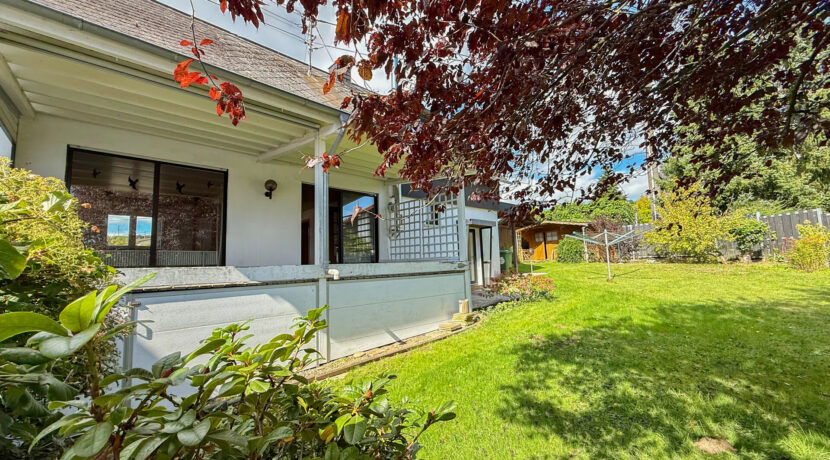 Große, überdachte Terrasse