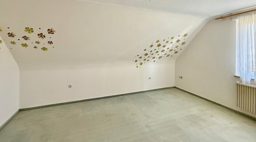 Schlafzimmer 1 DG