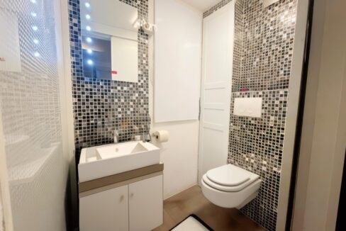 WC WE2