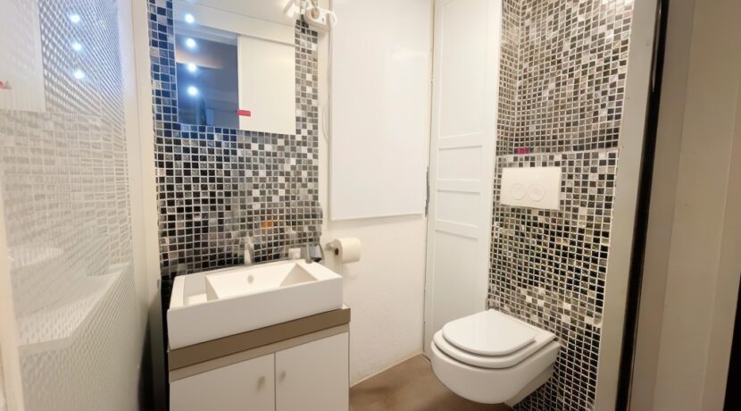 WC WE2