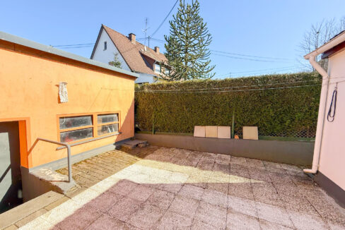 Terrasse und Garage