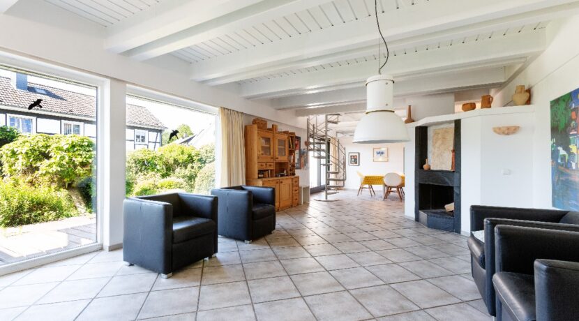 Wohnzimmer mit Kamin