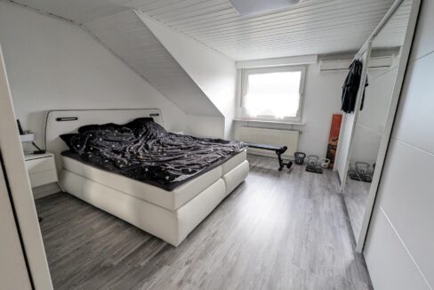 Schlafzimmer DG
