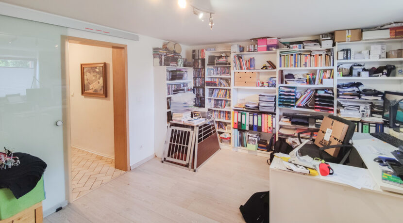 Büro EG