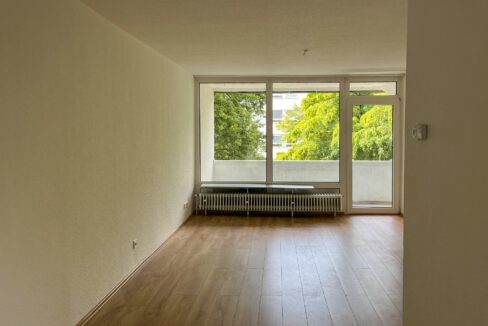 Wohnzimmer mit Aussicht ins Grüne