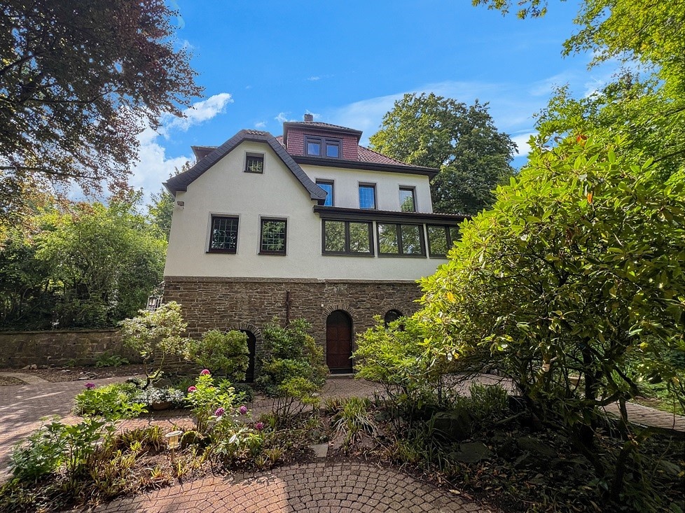 Historisches Herrenhaus im Hagener Süden, aufgeteilt in zwei Eigentumswohnungen