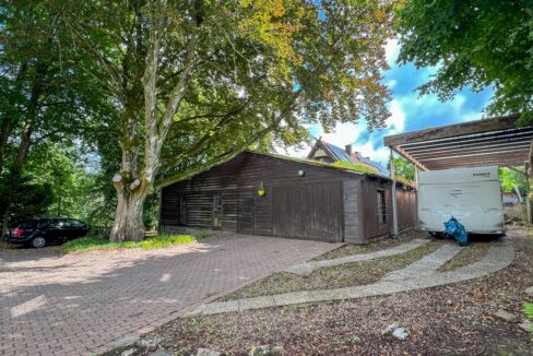 Garage und Stellplatz