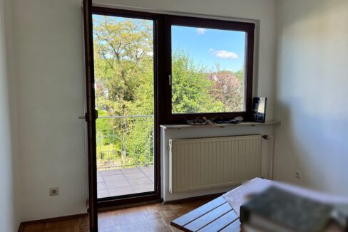 Zimmer mit Balkon