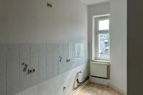Küche mit großem Fenster