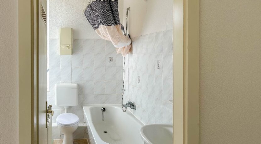 Tageslichtbad mit Wanne