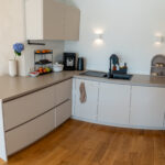 Küche mit Einbauküche