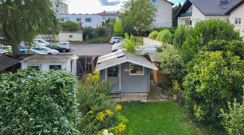 Blick vom Balkon in den Garten