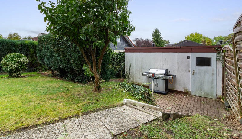 Durch Ihren Garten haben Sie einen dierketen Zugang zu Ihrer Garage.