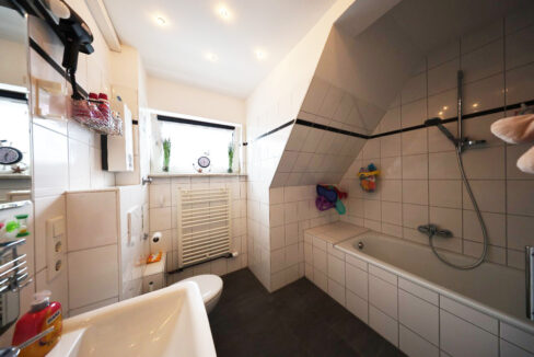 Wannenbad Dachgeschoss