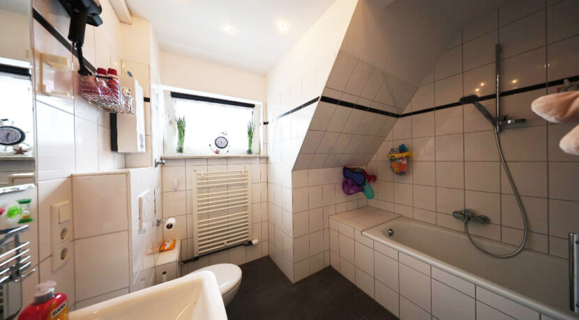 Wannenbad Dachgeschoss