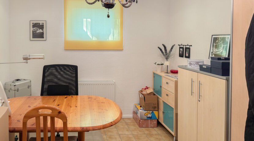 Büro KG