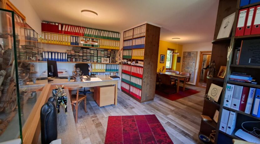 Büro EG