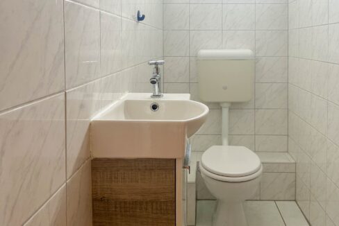 Gäste-WC mit Fenster