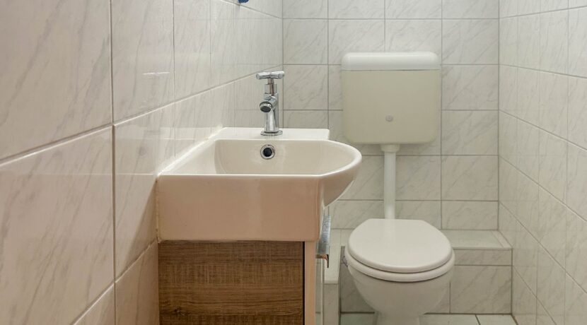 Gäste-WC mit Fenster