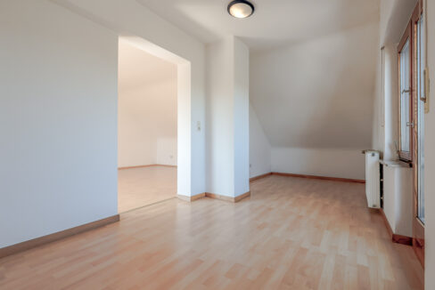 Durchgangszimmer DG