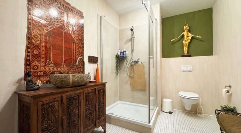 2. Badezimmer (OG)