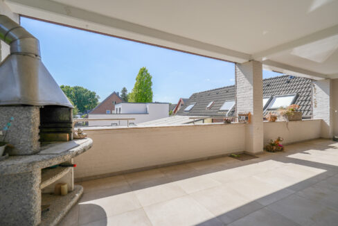 Überdachter Balkon 1. OG