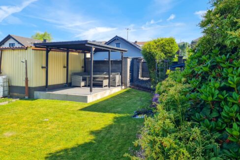 schöne angelegter Garten