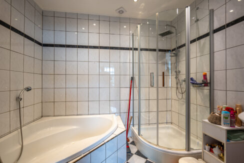 Badezimmer EG