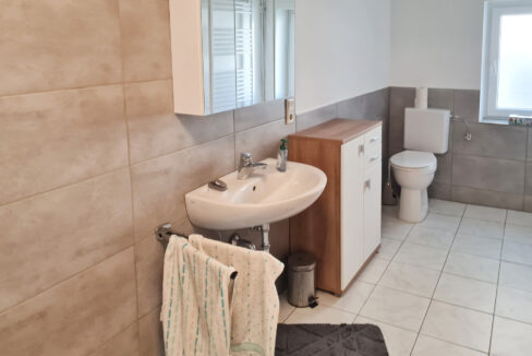 neuwertiges Duschbad EG
