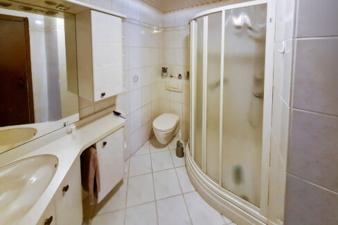 neuwertiges Duschbad