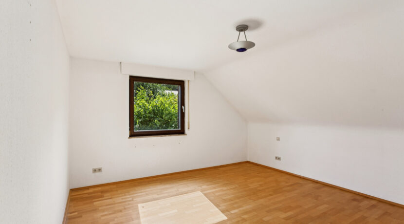 Schlafzimmer DG