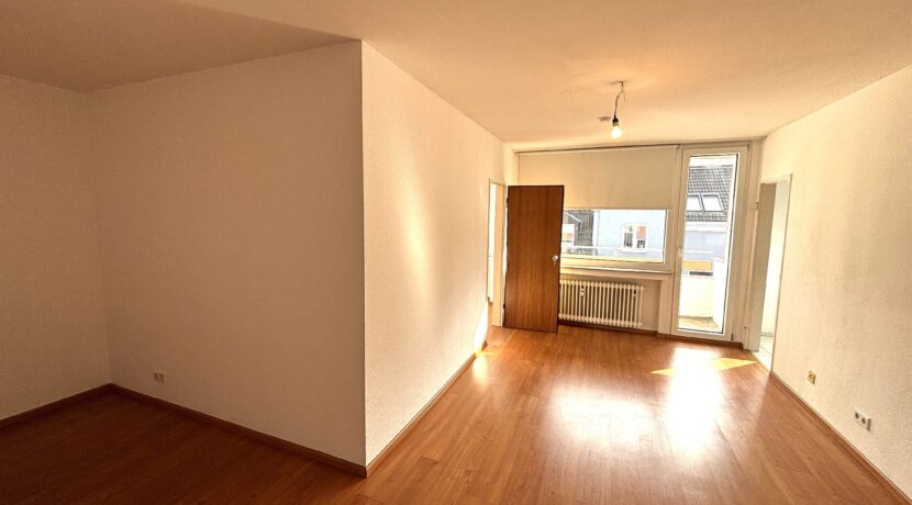 Wohnzimmer mit Balkon