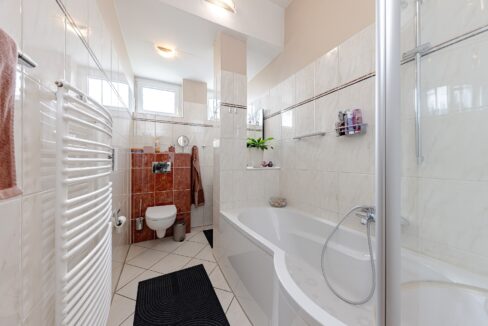 modernes Badezimmer