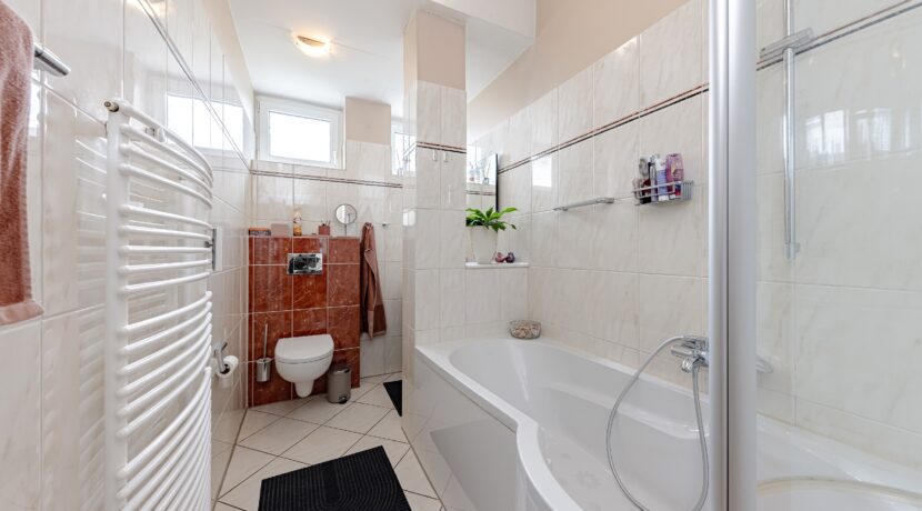 modernes Badezimmer
