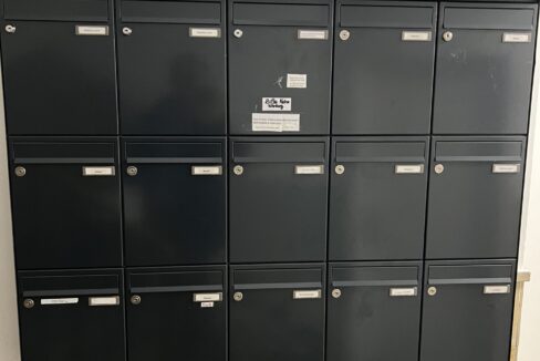 Erneuerte Briefkastenanlage