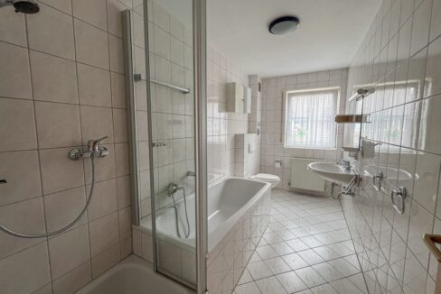 Tageslichtbad mit Dusche
