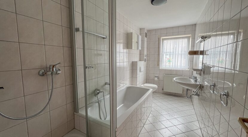 Tageslichtbad mit Dusche
