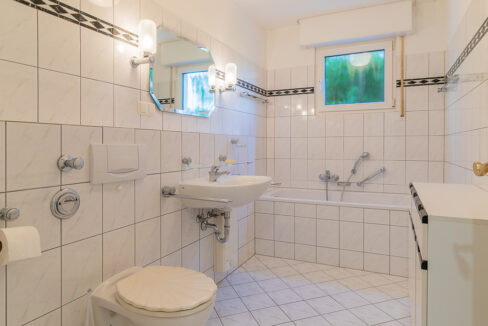 Bad mit Badewanne