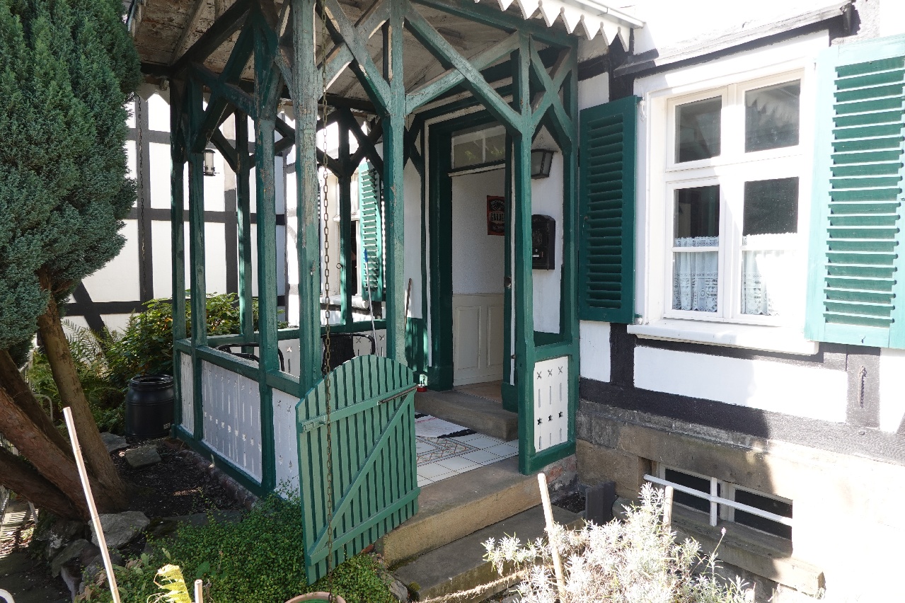 Modernisiertes ca. 150 m² großes Fachwerkhaus mit zwei Wohneinheiten zentral in Hagen- Hohenlimburg