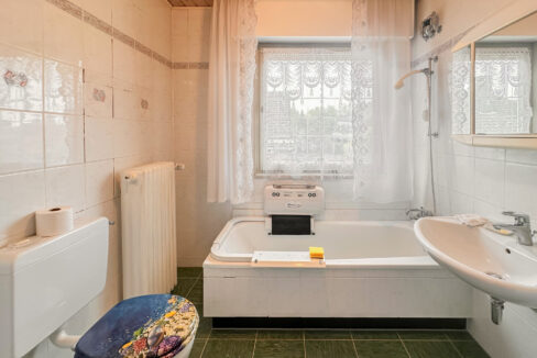 Badezimmer EG