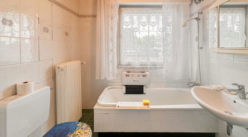 Badezimmer EG