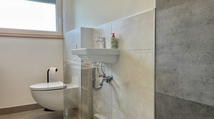 Bad mit Dusche (KG)