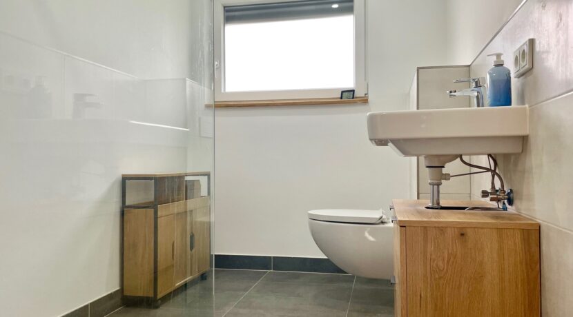 Bad mit Dusche (EG)