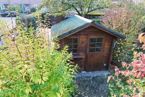 mit Gartenhaus