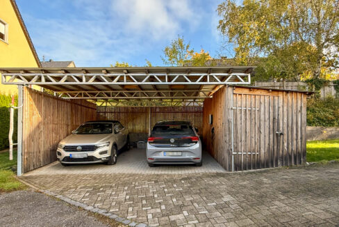 Doppelcarport mit Wallbox und Fahrradschuppen