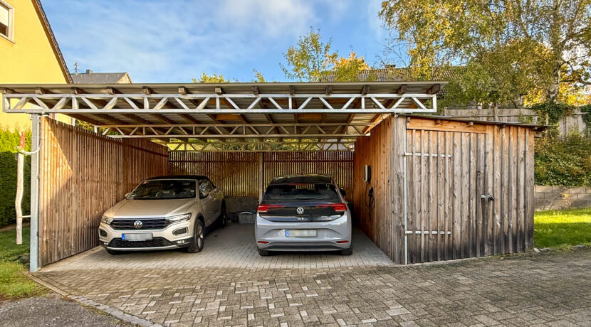 Doppelcarport mit Wallbox und Fahrradschuppen