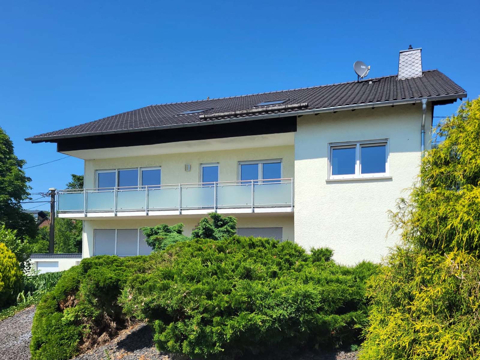 Top gepflegtes Dreifamilienhaus als Kapitalanlage oder zur Eigennutzung!